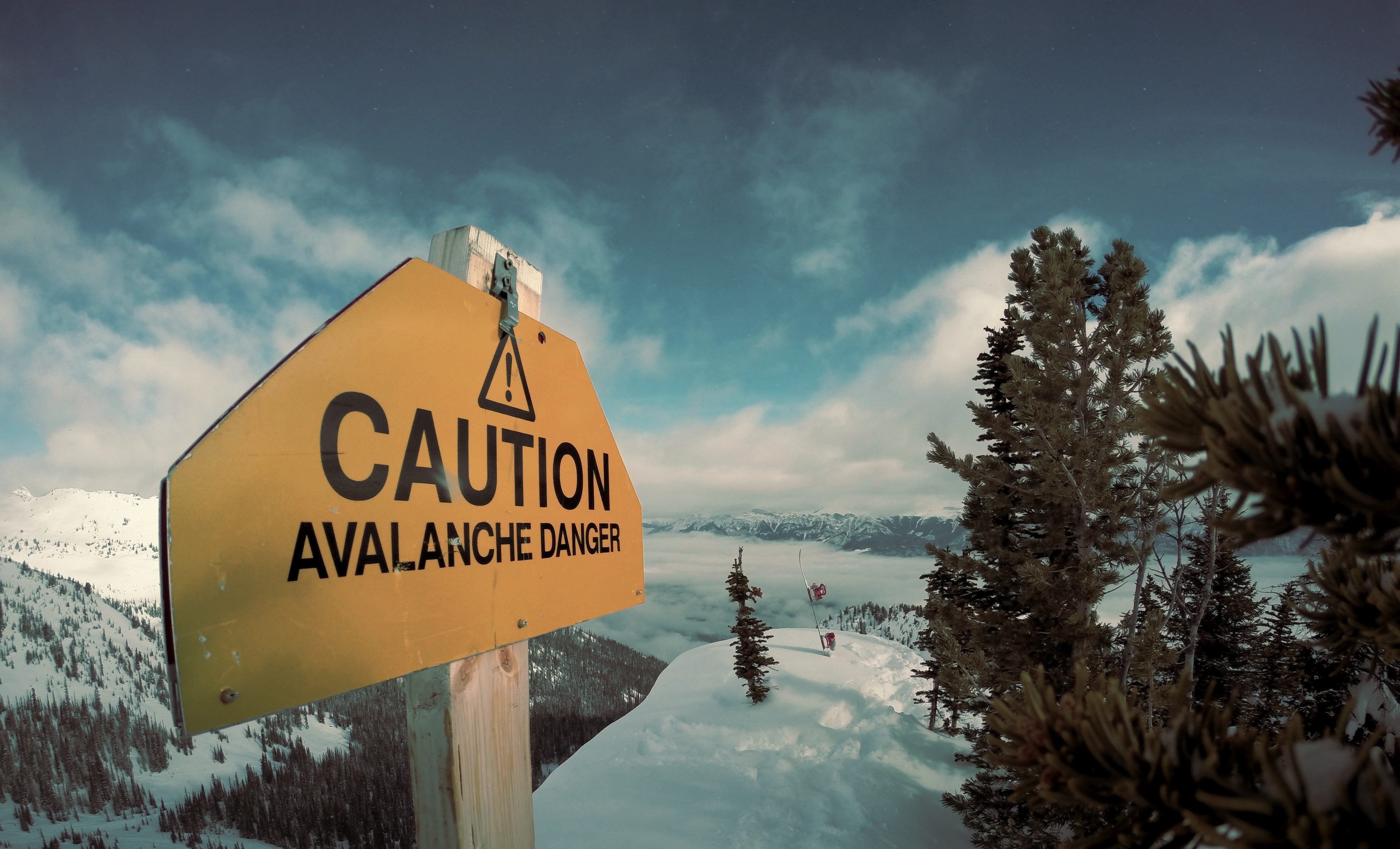 avalanche sign